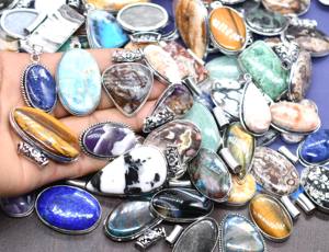 Lote de colgantes de piedras preciosas mixtas, colgantes a granel, joyería hecha a mano, colgantes al por mayor, forma mixta y tamaño, joyería chapada en plata esterlina - Product Image 3