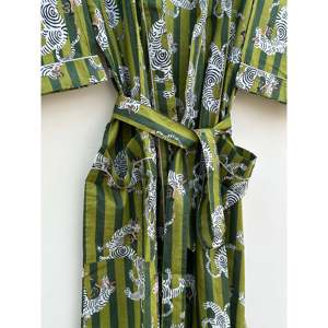 Robe Kimono Bohème à Imprimé Floral en Coton Doux, Robe de Spa Inspirée de l'Inde, Vêtement de Détente en Tissu Tissé - Product Image 5