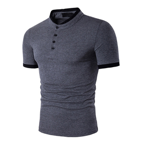 เสื้อโปโลแขนสั้นของผู้ชายสีทึบพิมพ์ลายโลโก้ - Product Image 3