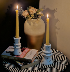 Candelabros cónicos torneados a mano Candelabro geométrico moderno sostenible Candelabro de madera decorativo para el hogar - Product Image 1