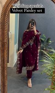 Robe longue pakistanaise Salwar Kameez Dupatta fabriquée à la main en velours de soie pour les réceptions de mariage - Product Image 4