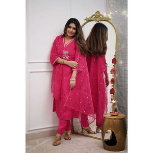 Viscosa Chanderi bordado Kurti Set para Mujer | Organza Dupatta & Chanderi Bottom | Elegante traje indio para fiesta y boda - Product Image 1