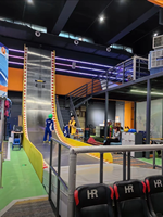 Équipement de parc d'aventure intérieur, mur d'escalade transparent, système d'escalade automatique, équipement de loisirs intérieur, conception personnalisée