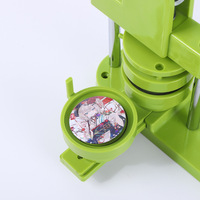 Machine à badges 58 mm très vendue pour la fabrication de badges, aimants de réfrigérateur, ouvre-bouteilles, porte-clés et kits de cadeaux personnalisés