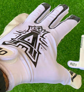 Logo personnalisé Poignée de gardien de but en cuir de qualité supérieure personnalisable en cuir et poignée confortables pour les sports de plein air - Product Image 3