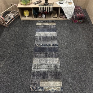 Tapis vintage 2,4 x 8,1 pieds, petit tapis turc, tapis gris patchwork - Product Image 1