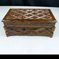 Armoire en bois massif sculpté rustique de haute qualité Tradebyd, meuble de rangement fait main personnalisé, meubles de rangement DIY, intérieurs traditionnels pour la maison