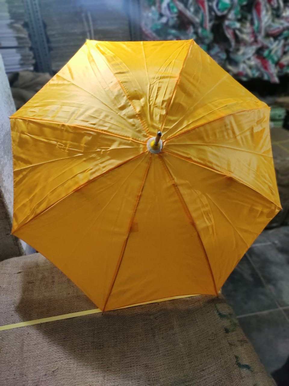 สีเหลือง