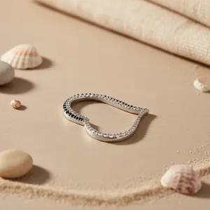 Pendentif en cristal en forme de cœur pour femme avec bijoux élégants en argent avec cristaux - Product Image 1