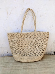 Bolso de mano de rafia natural tejido a mano con decoración bordada Tipo de cierre abierto de verano - Product Image 2