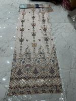 Tissu en soie de créateur avec de fines perles faites à la main et dupatta brodé, parfait pour les lehengas, sari et vêtements de mariée