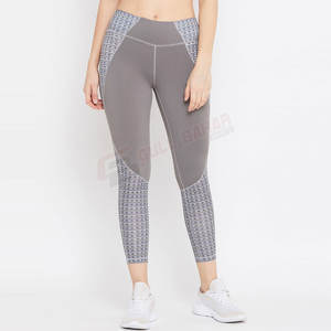 Leggings de yoga imprimés taille moyenne pour femmes avec poches latérales Pantalon d'entraînement pour le fitness et les sports de plein air - Product Image 1