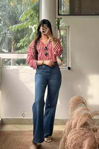 Camisas con estampado único y personalizado para mujer, ropa informal de alta demanda de proveedor al por mayor, artículo de ropa de mujer occidental - Product Image 3