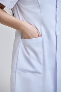 Bata de laboratorio médico unisex OEM FMF de Vietnam | Chaqueta larga de médico blanca 65% poliéster 35% algodón | Modelo de uniforme de hospital en stock - Product Image 6