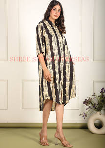 Las mujeres impresas de seda India hechas a mano usan Camisa larga con bolsillos, botón y cuello vuelto para verano, Playa y vestido de Resort - Product Image 3