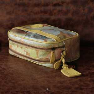 Sac à bandoulière en cuir véritable fait à la main Premium avec art botanique naturel élégant sac de mode unique et durable fabriqué en Indonésie - Product Image 2