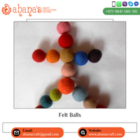 Fournisseur en gros de boules de feutre rondes/ovales en laine 100% faites à la main, taille personnalisée, design moderne Ahana, décoration d'anniversaire pour la maison, personnalisable