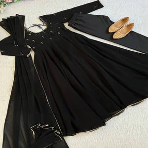 Ensemble de robe en georgette trois pièces avec broderie miroir à la main, pantalon et dupatta pour la fête - Product Image 3