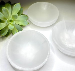 Bol de charge en sélénite Offre Spéciale naturelle, support de cristaux ronds, cristaux de guérison, cadeau pour amoureux de la maison - Product Image 3