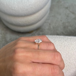 Anillo de Compromiso Solitario con Diamante Cultivado en Laboratorio de Corte Ovalado de 2.5 Quilates, Diseño Minimalista para Uso Diario, Oro Rosa de 18k, Certificado IGI, Regalo para Ella - Product Image 6