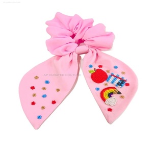 Accessoires de cheveux chics chouchous perlés accessoires de cheveux de créateur personnalisés cravate de cheveux perlée à la main chouchous perlés élégants - Product Image 3