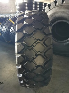 Pneu robuste 295/75R22.5 16PLY offrant des performances robustes, une traction fiable et une résistance au roulement efficace pour les long trajets - Product Image 5