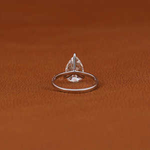 Anillo de Compromiso Clásico Chapado en Oro Sólido de 18KT para Mujer, Corte de Pera, Diamante Cultivado en Laboratorio, Corte de Media Eternidad, Ajuste de Pavimento de Diamante Lateral - Product Image 3