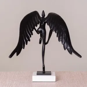 Sculpture de table en marbre et alliage de qualité supérieure Articles de décoration ancienne avec ailes pour salon ou chambre à coucher - Product Image 3