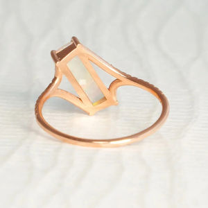 Bague de fiançailles et de mariage luxueuse pour femme, trois pierres en moissanite émeraude, plaquée or argent 18 carats, sertie à griffes, certifiée IGI - Product Image 2