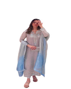 Ensemble Sharara élégant pour occasions festives, Kurti avec travail de paillettes de 9 mm, doublure micro, taille élastique Sharara et dupatta en tulle doux de 2,2 m - Product Image 1