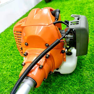 Mini débroussailleuse à essence 2 temps avec lame métallique droite, moteur 51,7 cm³, puissance 1,47 kW pour usage agricole, coupe de l'herbe des pelouses - Product Image 5