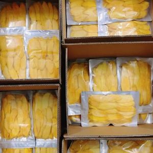 Collation aux fruits naturels doux et juteux à la mangue séchée vietnamienne - Product Image 6