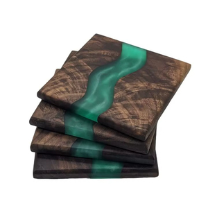 Ensemble de dessous-de-verre en bois de noyer foncé artisanal avec résine verte émeraude, dessous-de-verre carré en bois pour la décoration de la table de cuisine, du bar, cadeau - Product Image 1