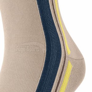 Chaussettes de basket-ball d'hiver de haute qualité avec logo personnalisé, respirantes, en tissu 100% polyester - Product Image 3