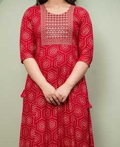 Robe ethnique mi-longue en coton imprimé Anarkali Kurti rouge brodé A-Line Salwar Kameez pour les fêtes et les mariages - Product Image 6