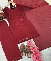 Ensemble Kurti Sharara Dupatta Tendance en Coton Tissé Moderne, le Plus Populaire, pour Tenue de Bureau, avec Haut Brodé Sophistiqué et Design Dernier Cri