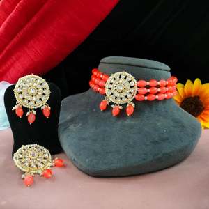 Conjunto de Gargantilla de piedra Kundan de artesanía tradicional de elegancia moderna con collar de moda de perlas para un aspecto real - Product Image 6