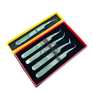 Kit de pinces professionnelles personnalisées en acier inoxydable pour extensions de cils avec embout sur mesure - Product Image 2