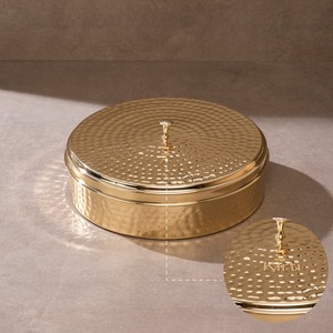 Contenedor de Especias de Latón con Acabado Dorado, Diseño Masala Dabba, Apto para Alimentos, Apilable, Desmontable, con Diseño Martillado - Product Image 4
