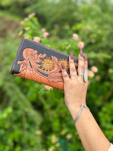 Pochette en cuir usiné à fleurs gaufrées de style occidental sac à main conçu pour femmes vente chaude pochette à la mode en cuir usiné de taille compacte - Product Image 2