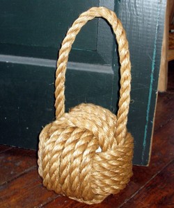 Grand arrêt de porte nautique Manille Singe Fist 5/8 "Corde de Manille - Product Image 2