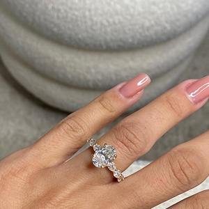 Anillo de Compromiso con Halo Oculto de Diamante Cultivado en Laboratorio de Corte Ovalado de 3.50 Quilates, Chapado en Oro de 18K, Certificado IGI, Joyas HUMERA, Lujoso y Único - Product Image 4