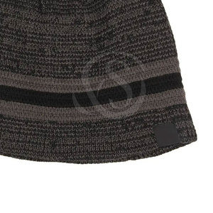 Gorro de Invierno de Lana 100% Fabricado en Pakistán con Logotipo Personalizado - Gorro Unisex Ajustable de Alta Calidad - Product Image 3