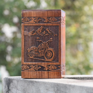 Urne funéraire de moto Boîte commémorative en bois fabriquée à la main avec des urnes de crémation de scène de montagne pour les amateurs de vélo - Product Image 1
