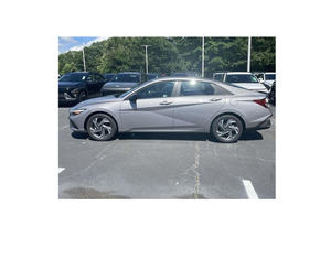 Seminuevo 2025 Hyundai Elantra SEL Sport Sedan 2,0 litros 4 cilindros que sirven hasta 147hp - Product Image 2