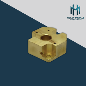 Composant en laiton de haute qualité usiné par VMC, poches usinées avec précision et ports filetés pour les systèmes électriques et industriels - Product Image 3