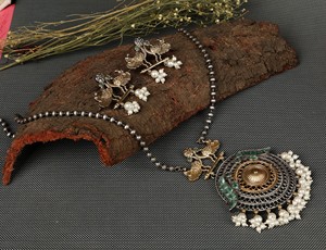 Ensemble collier paon en argent oxydé indien avec boucles d'oreilles en perles, cadeau pour elle - Product Image 3