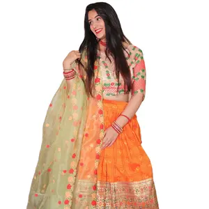 Boa qualidade mais tendências um jacquard laranja lehenga com fio bordado trabalho e blusa de trabalho manual com uma bela organza