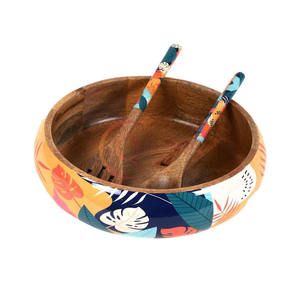 Plateau de service en bois naturel fait à la main avec design contrasté pour ajouter du style à n'importe quel repas pour servir des salades - Product Image 4