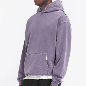 Sweat à capuche pour homme, style streetwear contemporain, conçu pour un confort décontracté, structure raffinée, présence élégante, coupe-vent, respirant - Product Image 4